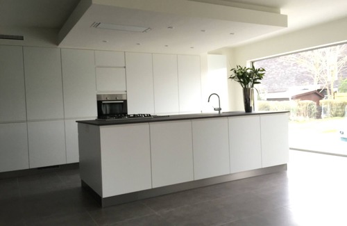 Witte Burg Villa | Ideal Holiday Home for 18, Steps from the Beach!