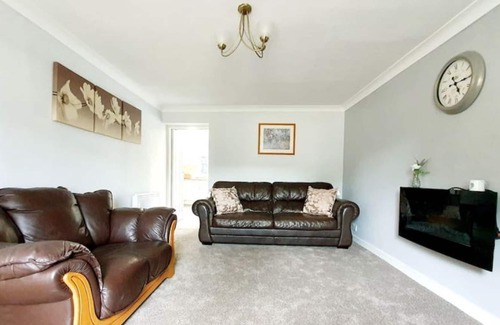 Cromarty Firth Apartment | Spacious Holiday Home Closeby River in Alness!