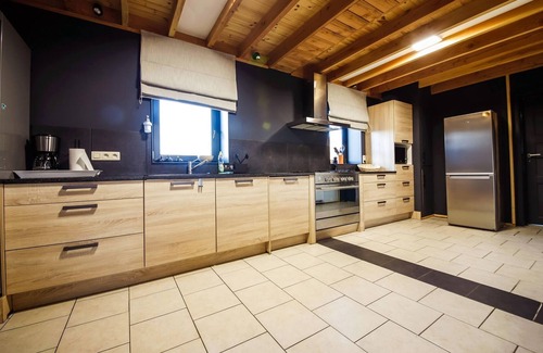 Gesves House | Comfortable Holiday Home in Gesves with Garden & Kitchen
