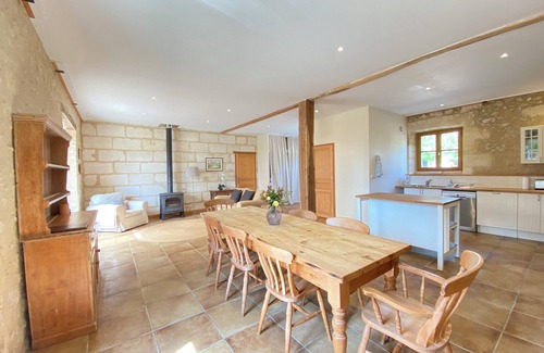 Espiet House | Premier Holiday Home with Pool Amidst Scenic Vineyards