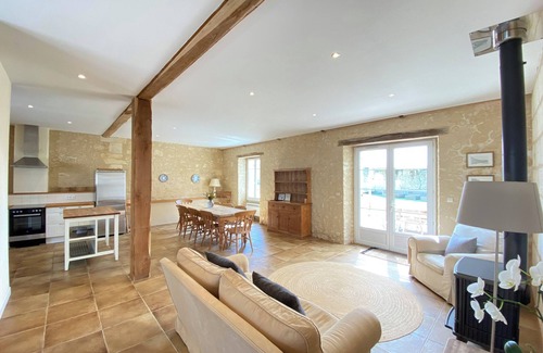 Espiet House | Premier Holiday Home with Pool Amidst Scenic Vineyards