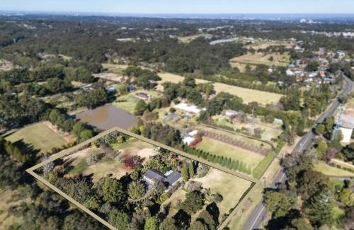 Dural House | Inviting Dural Vacation Home with Tennis Court & Pool