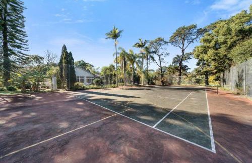 Dural House | Inviting Dural Vacation Home with Tennis Court & Pool