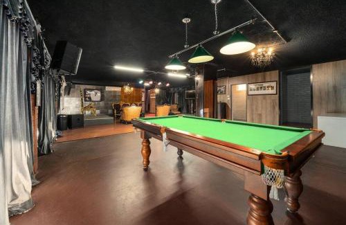 Dural House | Inviting Dural Vacation Home with Tennis Court & Pool