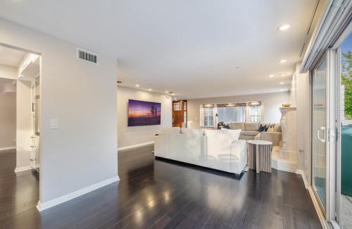 Hollywood Hills West Villa | Spacious Hollywood Private Villa with 7 Bedrooms and Pool