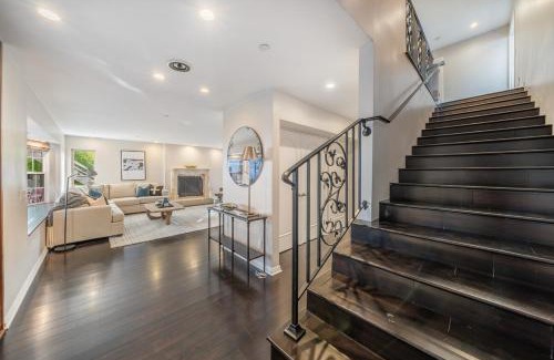 Hollywood Hills West Villa | Spacious Hollywood Private Villa with 7 Bedrooms and Pool