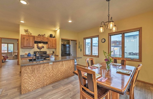 Ten Sleep House | Ideal Retreat Near Ten Sleep Canyon with Spa & Breakfast