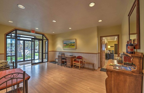 Ten Sleep House | Ideal Retreat Near Ten Sleep Canyon with Spa & Breakfast