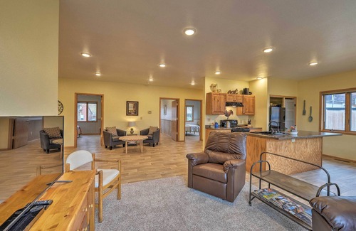 Ten Sleep House | Ideal Retreat Near Ten Sleep Canyon with Spa & Breakfast