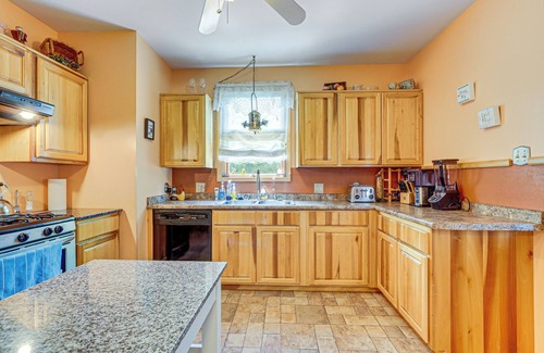 Salamanca Cottage | Spacious Home 2 Mi to Seneca Allegany Casino!