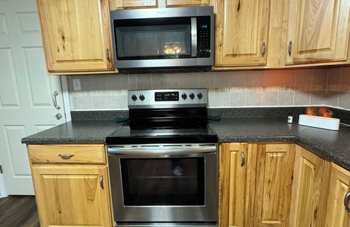 Marshall House | Spacious home, 5 mins to Missouri Valley College