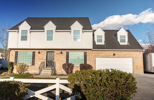Orchard South House | Inviting Home with Ocean View and Spa in Orem, Utah