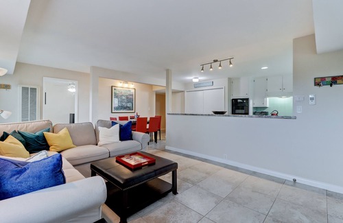San Clemente Condo | Ideal Home Steps from Town & Beach - Rated 10/10!