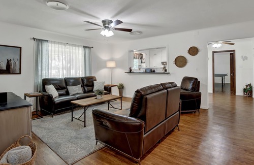 Stonewall House | Spacious Home - Fire Pit, BBQ and Outdoor Seating!