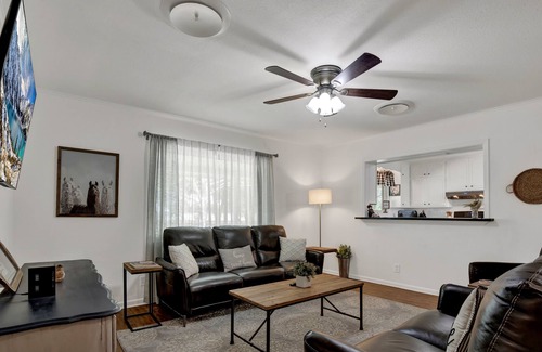 Stonewall House | Spacious Home - Fire Pit, BBQ and Outdoor Seating!