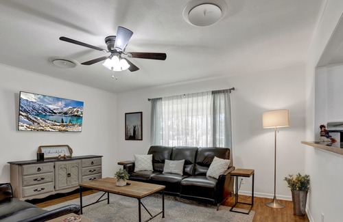 Stonewall House | Spacious Home - Fire Pit, BBQ and Outdoor Seating!