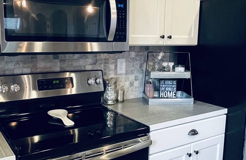 Bethel-Danebo House | Inviting Home Near World Athletic Championships with Kitchen