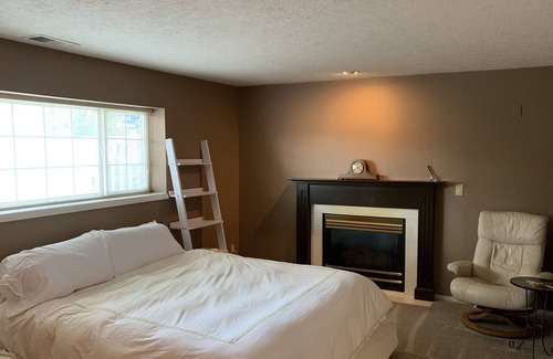 Salem House | Spacious Home for your Family and Friends to Enjoy!