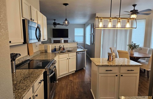 Broomfield House | Cozy Retreat in Broomfield with Hot Tub & Mountain Views