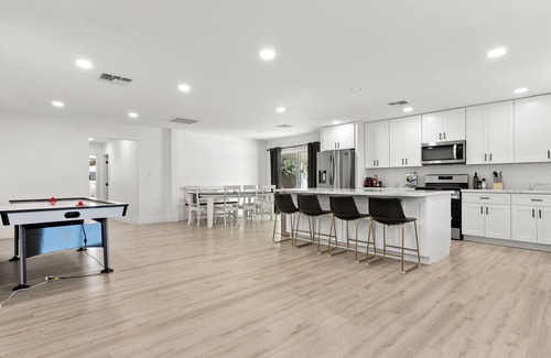 Alhambra House | Prime Location Home in Central Phoenix with Breakfast Included