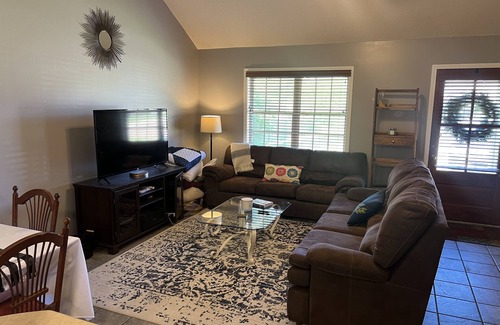 Oxford House | Central Oxford Retreat with Pet-Friendly Amenities
