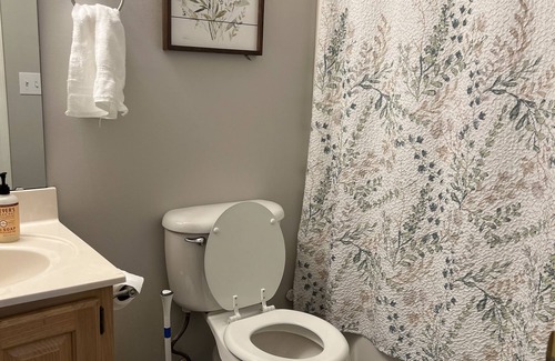 Oxford House | Central Oxford Retreat with Pet-Friendly Amenities