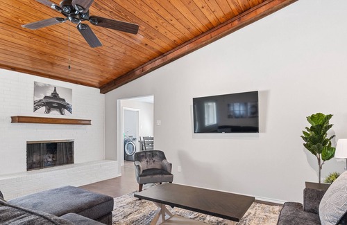 Lewisville House | Spacious Home -Large Swimming Pool & Pool Table!
