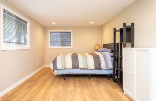 Saanich East House | Spacious Home-Like Suite (Upper)