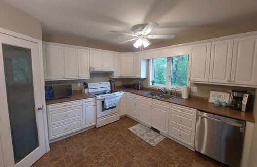 Gimli House | Family-Friendly Retreat Minutes from the Beach - Top Rated!
