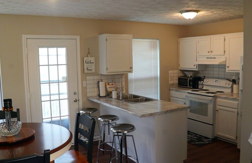 Lithia Springs House | Comfortable Home Near Atlanta with Spa and Family Amenities