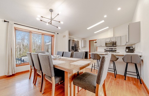 Cohasset House | Ideal Lakeside Retreat on Tioga Pit - Family Friendly Fun!