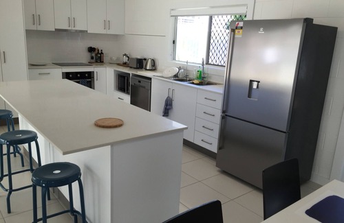 Kirwan House | Convenient Home Near Kirwan's Shops & Oceanfront Views