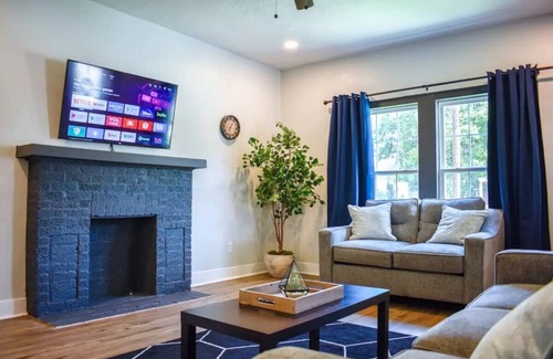 Cityplace House | Pet-Friendly Home Steps from Uptown with Breakfast Included