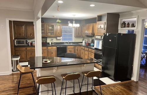 Terry Sanford House | Ideal Retreat Close to Downtown with Spa & Breakfast