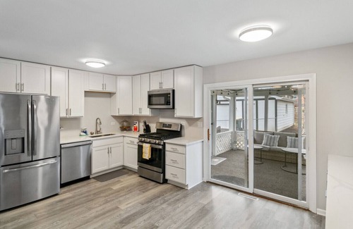 Libertyville House | Guest Rated 10/10: Family-Friendly Home in Libertyville