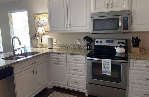 Lakeland House | Pet-Friendly Retreat on Lake Hamilton with Boat Dock & Kayaks