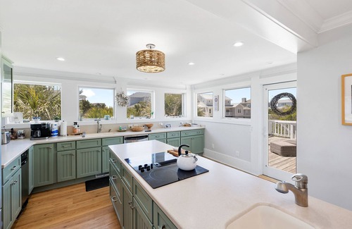 Bald Head Island House | Oceanfront Retreat with Breathtaking Views and Pool Access