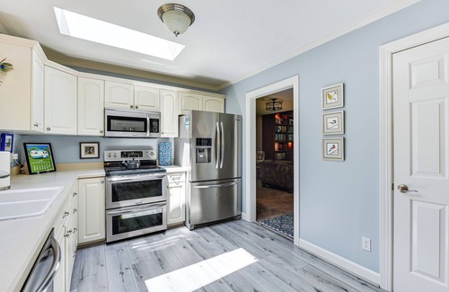 York House | Top-Rated Retreat with Deck on Beautiful Lake Wylie