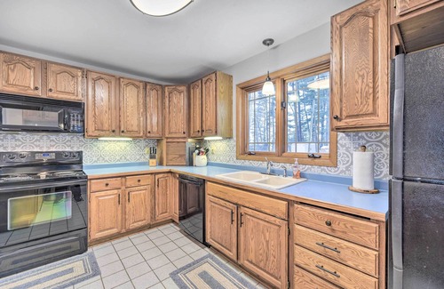 Chetek House | Idyllic Lake Chetek Home with Deck & Spa Amenities