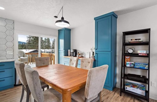 Post Falls House | Guest Rated: 9.8 - Cozy Home with King Bed & BBQ