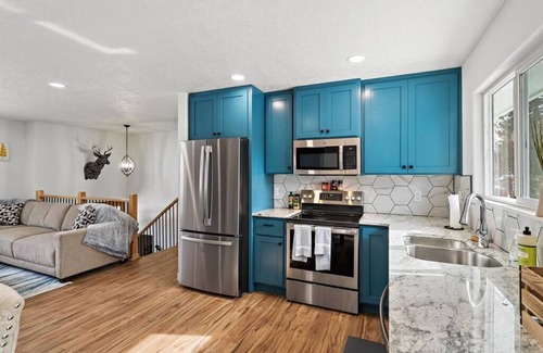 Post Falls House | Guest Rated: 9.8 - Cozy Home with King Bed & BBQ