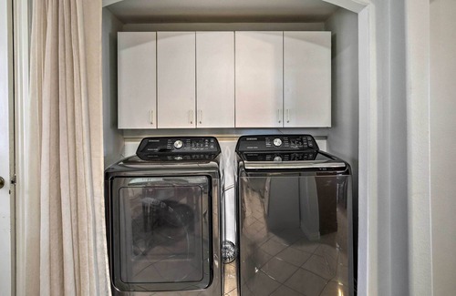 Garland House | Spacious Home w/ Patio < 16 Mi to Dtwn Dallas