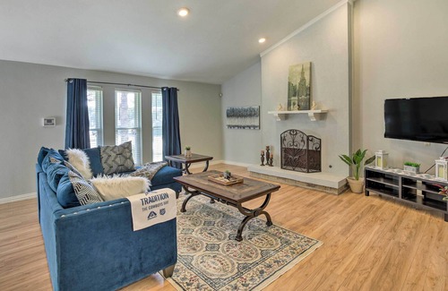 Garland House | Spacious Home w/ Patio < 16 Mi to Dtwn Dallas