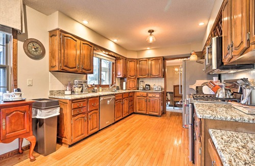 Hallsville House | Inviting Home with Pond - Ideal for Family Getaways!