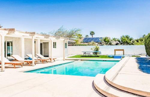 Racquet Club Estates Villa | Inviting Home with Pool, Hot Tub & Outdoor Deck Retreat