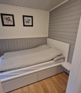 Vadso House | Spacious home with 3 bedrooms, 2 bathrooms and sauna in Vadsø 220m2