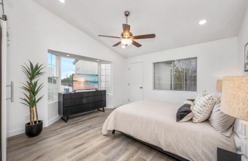 Linda Vista House | Inviting Home with 7 Beds Near Mission Bay and Hot Tub