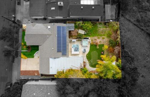 Linda Vista House | Inviting Home with 7 Beds Near Mission Bay and Hot Tub