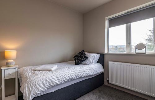 Toton Villa | Spacious Home with Garden - Perfect for Families & Groups