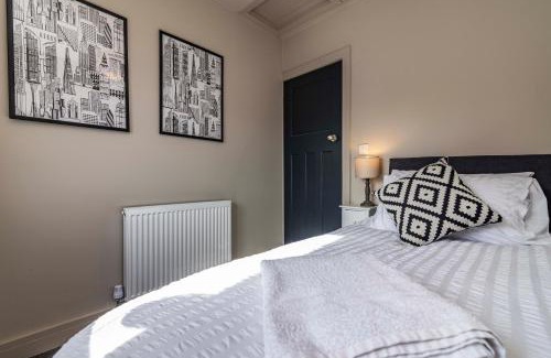 Toton Villa | Spacious Home with Garden - Perfect for Families & Groups